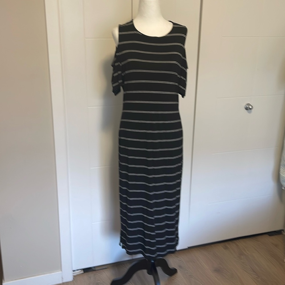 Reitmans black&white striped maxi dress, size M